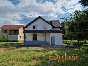 Renovirana porodična kuća 145m² sa velikim placem – miran deo Velike Župe